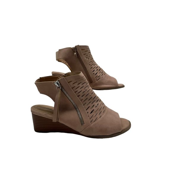 Torrid Womens PERFORATED Wedge Shootie Faux Leather Peep Toe Sandal Size 8.5WW - Picture 4 of 7